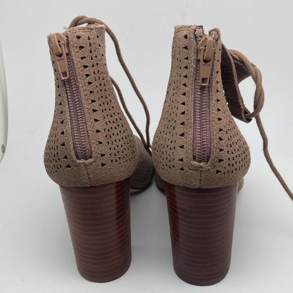 Crown Vintage Women's Faux Suede Laser Cut Peep Toe Lace Up Heel Size 7.5 - Picture 6 of 16